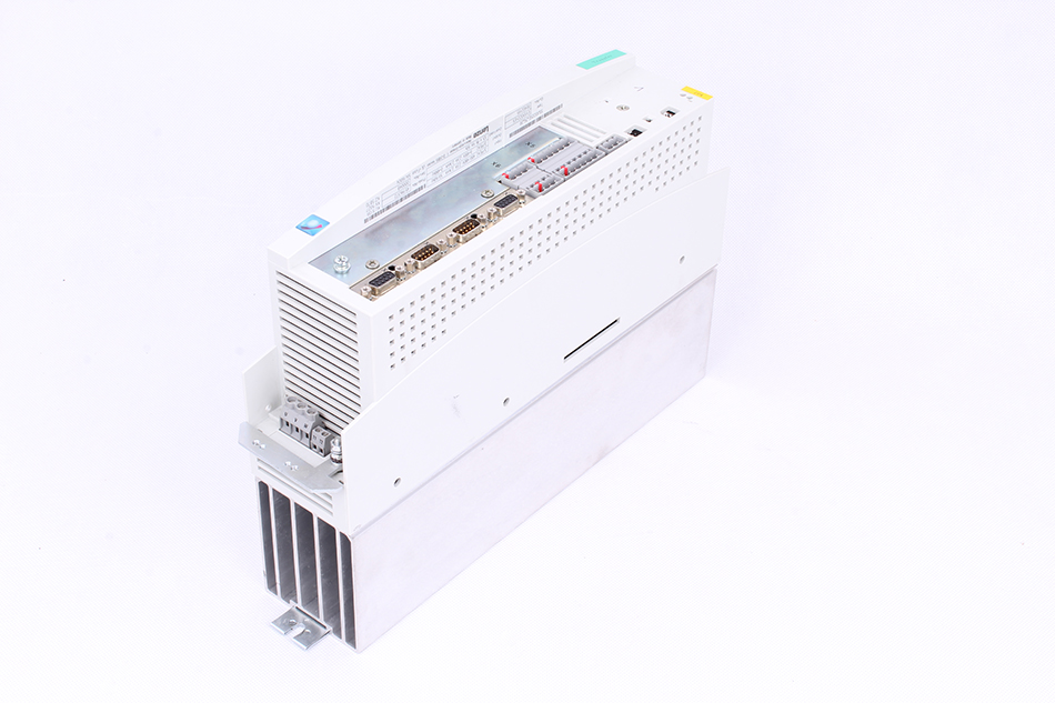 LENZE EVS9322-ES ID.-NO. 00402195 400V 2.1 KW 2.5A 3 -F 480 HZ 