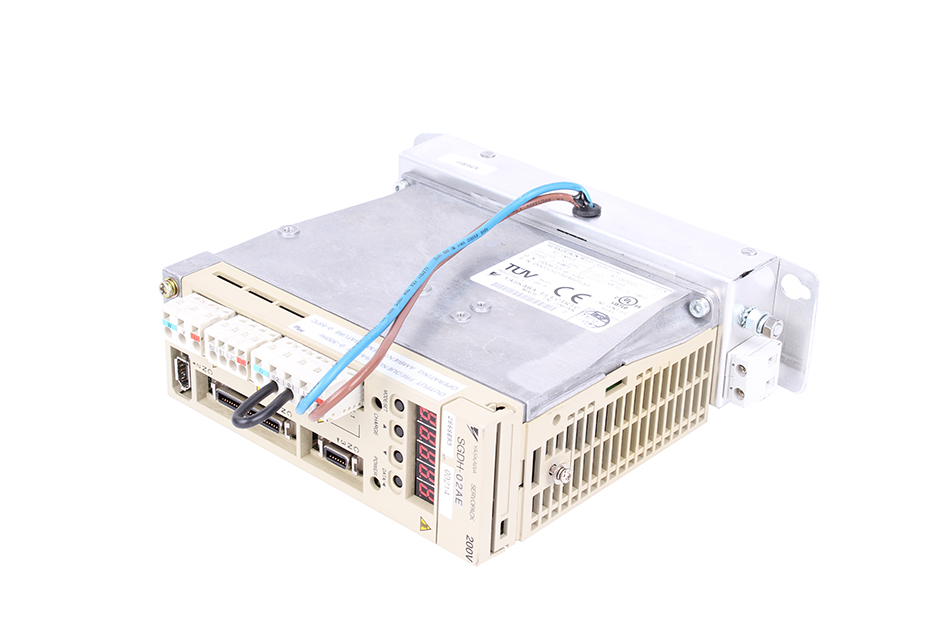 SGDH-02AE SERVOPACK YASKAWA ELECTRIC 0.2KW 0-230V 2.1A
