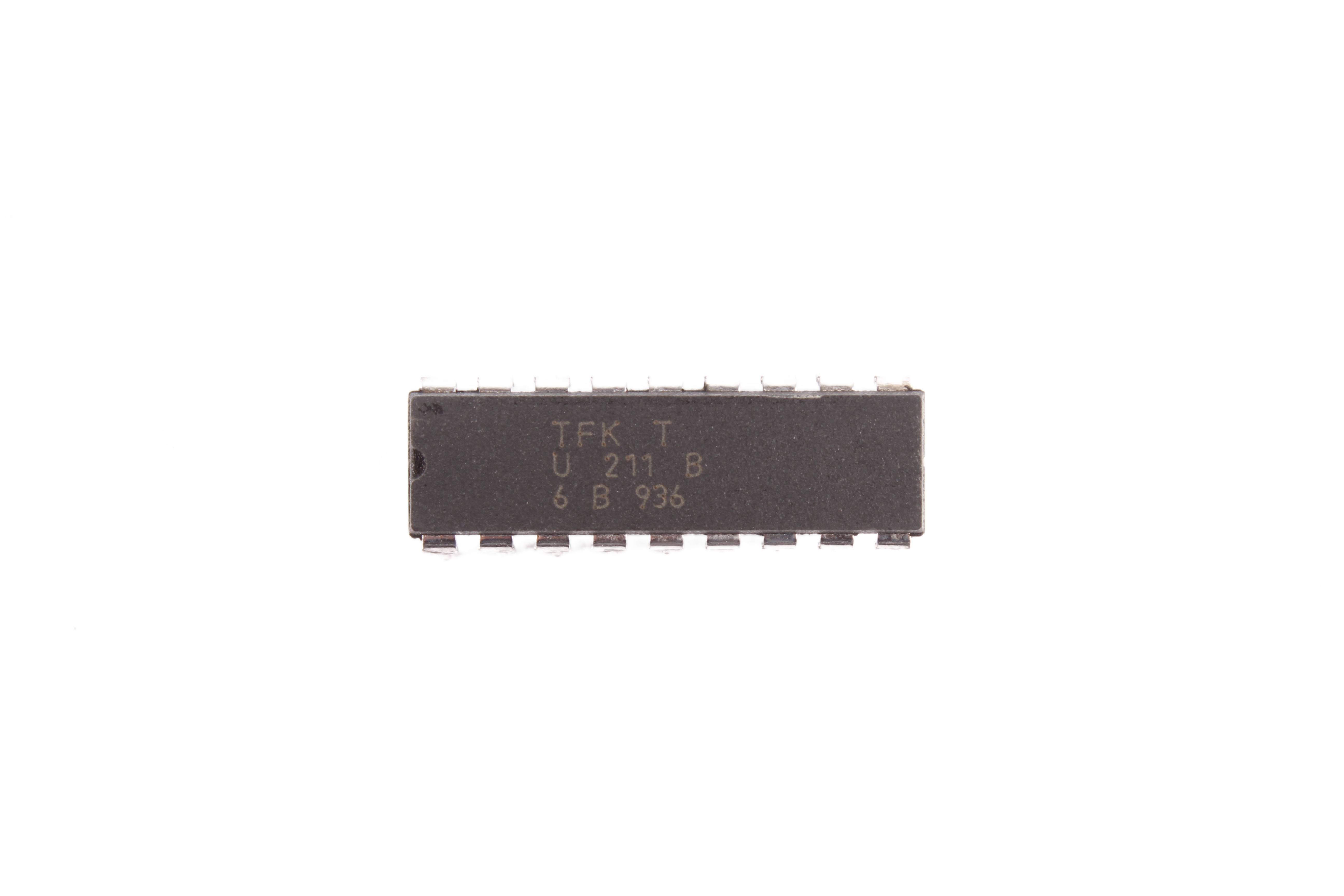 ATMEL U211B 18PIN THT MICROCONTROLADOR 