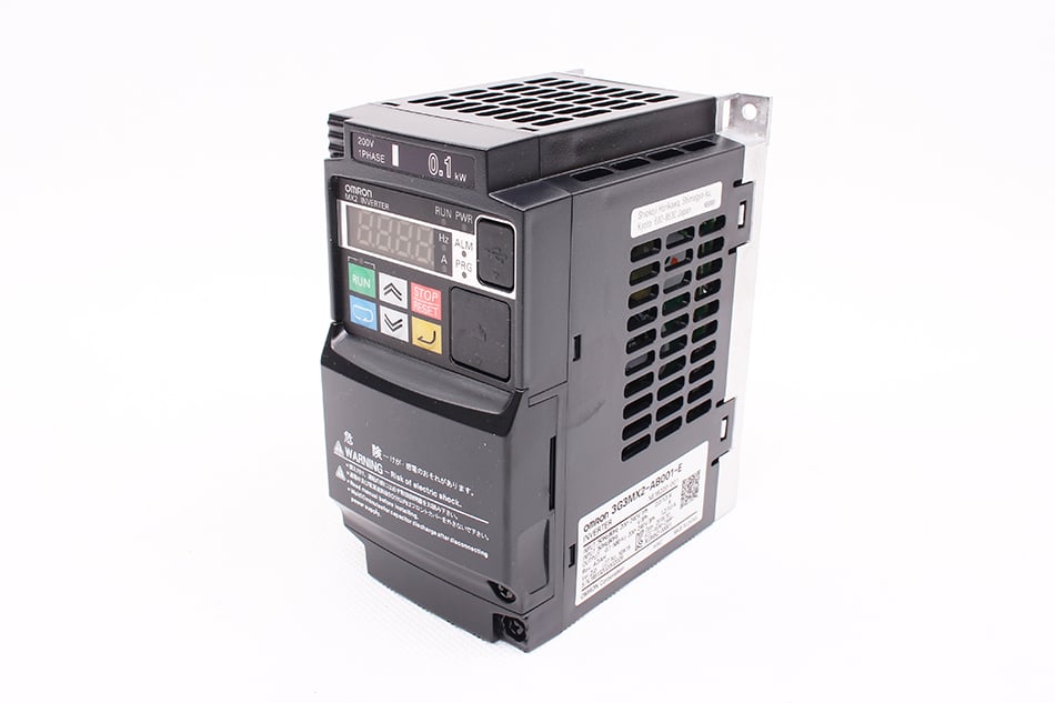 FREQUENZUMRICHTER INVERTER  3G3MX2-AB001-E 1x200-240V 400HZ 0,1KW OMRON