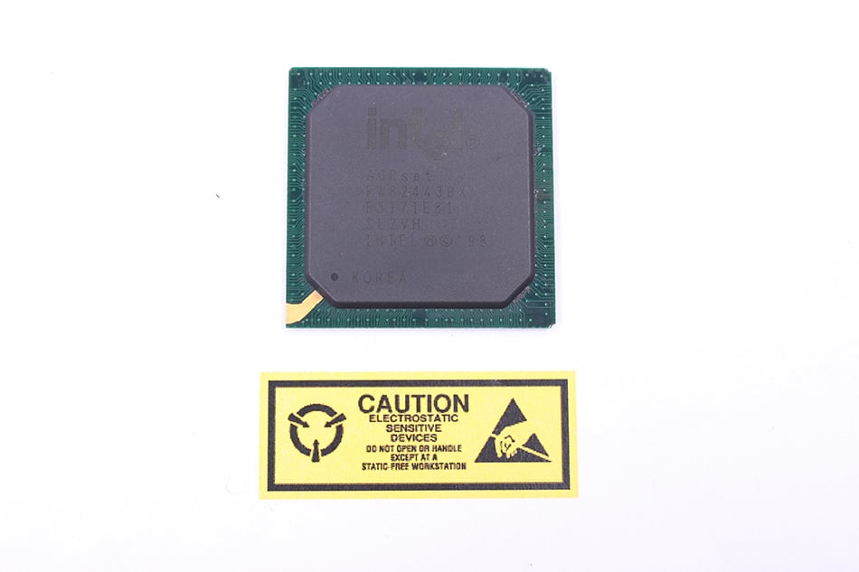 NOWY FW82443BX SL2VH INTEL
