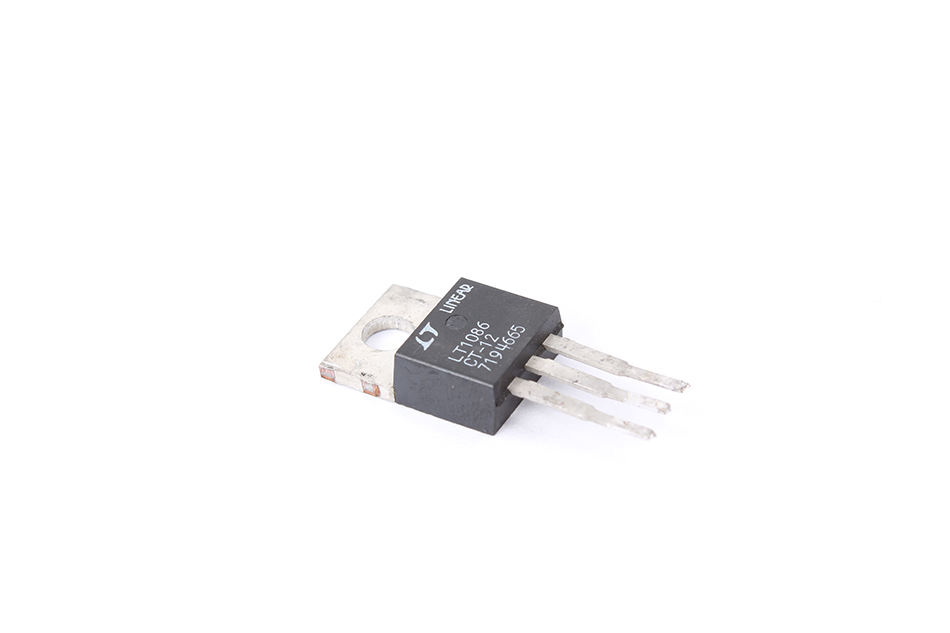 STABILIZATOR NAPIĘCIA LT1086CT-12 12V 1.5A TO-220 THT LINEAR TECHNOLOGY