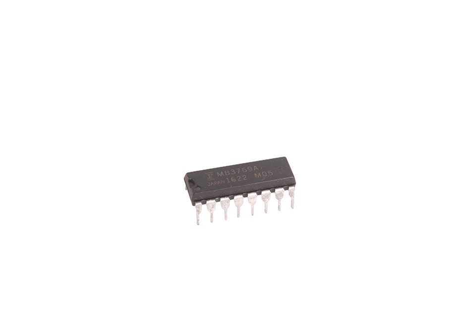 FUJITSU MB3769A DIP 16-PIN MICROCONTROLLER 