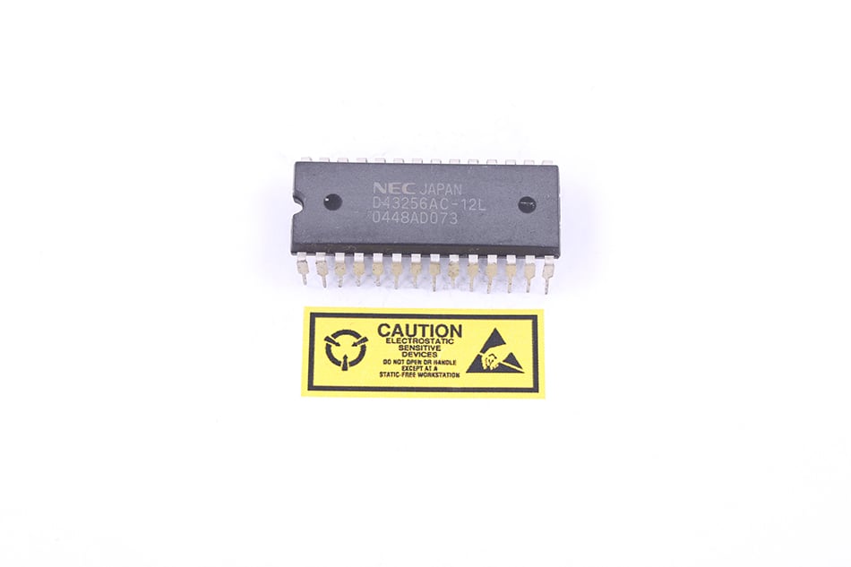 CMOS SRAM D43256AC-12L 32K8 PDIP-28 THT NEC