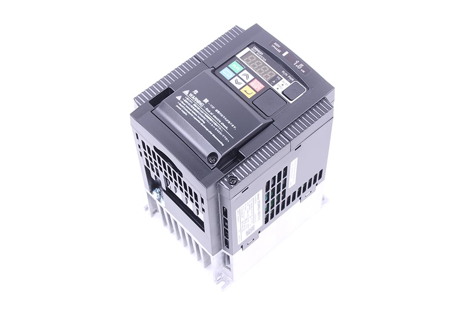 FREQUENZUMRICHTER INVERTER  3G3MX2-AB015-E 1x200-240V 400HZ 1,5KW OMRON