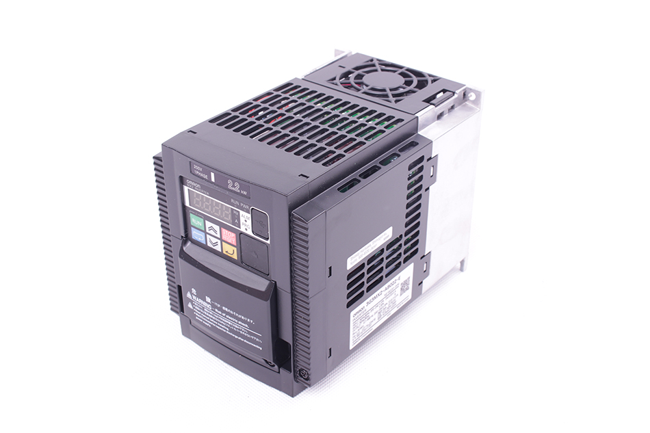 FREQUENZUMRICHTER INVERTER  3G3MX2-AB022-E 1x200-240V 400HZ 2,2KW OMRON
