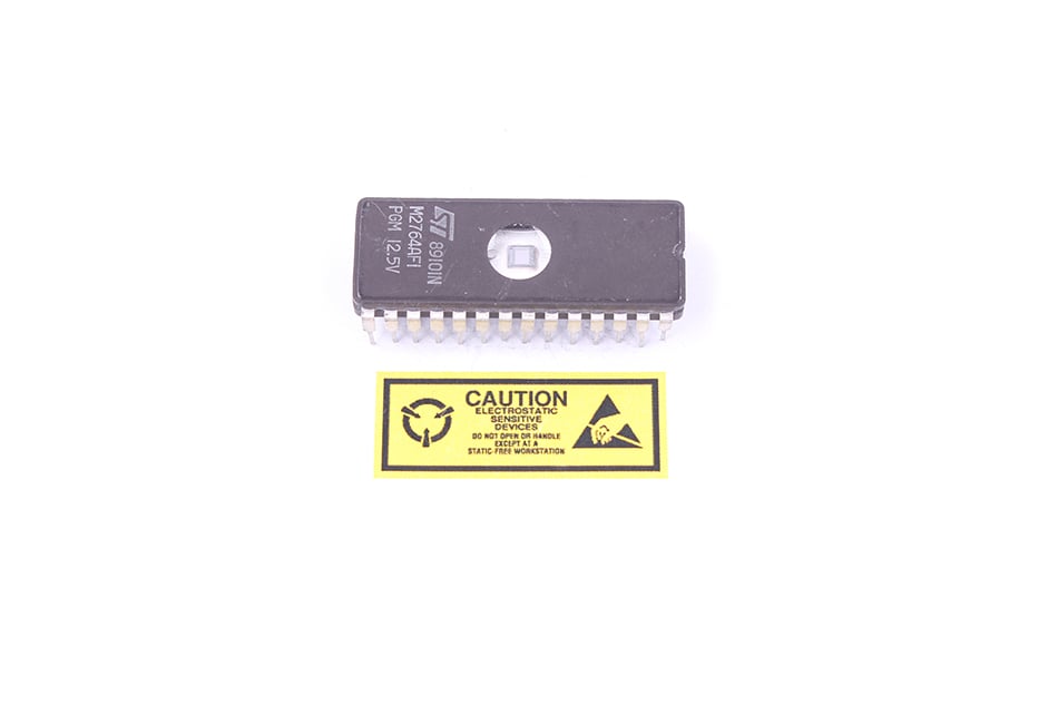 UV ERASABLE NMOS EPROM M2764AF1 64K 8K8 DIP-28 THT ST MICROELECTRONICS